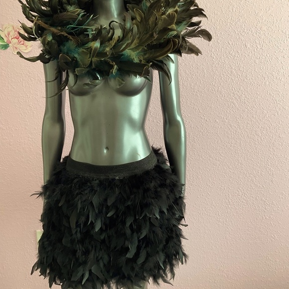 Black feathered skirt.  Comfortable elastic waist band. Sz XL. - Picture 1 of 7